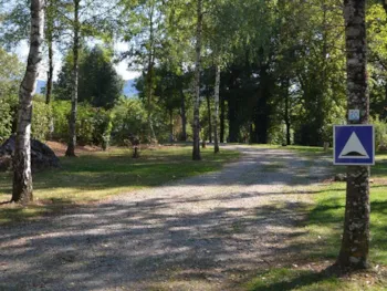 Emplacement - Forfait Grand Confort 2 Campeurs - 1 Tente Ou Caravane Ou Camping Car , Avec Électricité - Camping Audinac les Bains