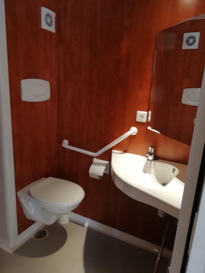 MOBILHOME FOR PERSON WITH REDUCED MOBILITY — 8