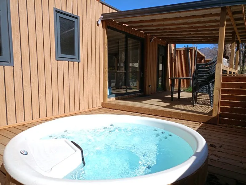 Location - Mobil-Home Spa Premium 40M² - 3 Chambres - 2 Salles De Bain + Terrasse + Clim Réversible + Tv - Flower Camping La Marmotte