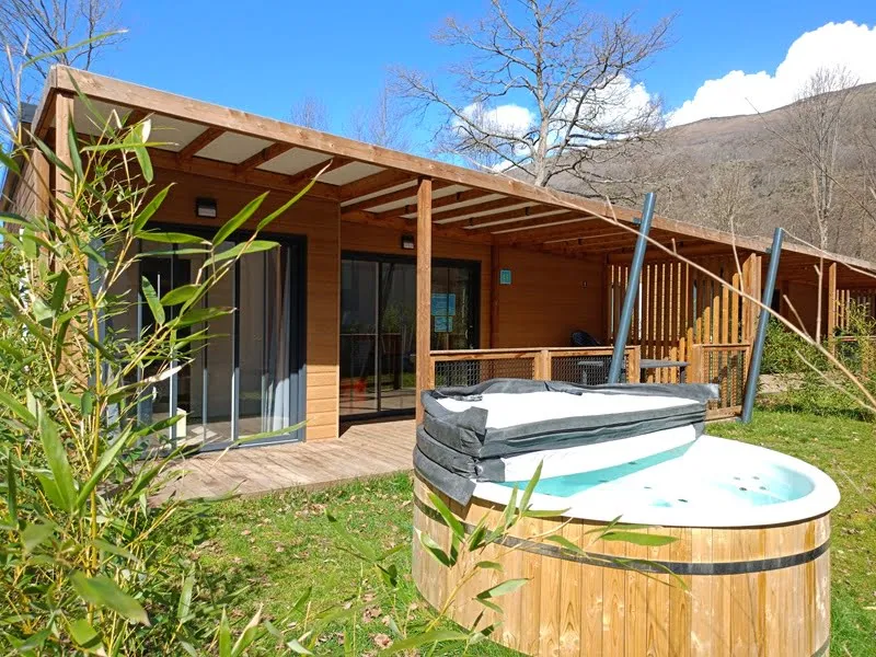 Location - Chalet Spa Confort 42M² - 3 Chambres + Terrasse Couverte + Clim Réversible + Tv - Flower Camping La Marmotte