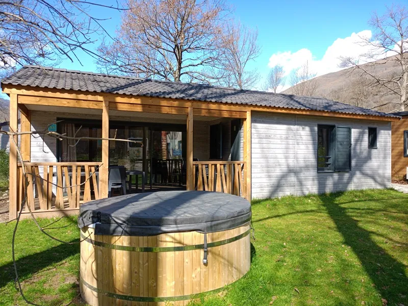 Location - Chalet Spa Premium 56M² - 3 Chambres + Terrasse Couverte + Clim Réversible + Tv - Flower Camping La Marmotte