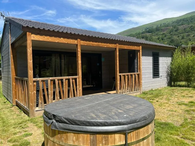 Chalet Spa Premium 42M² - 2 Chambres + Terrasse Couverte + Clim Réversible + Tv