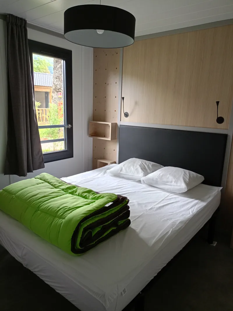 Chalet Spa Premium 42M² - 2 Chambres + Terrasse Couverte + Clim Réversible + Tv