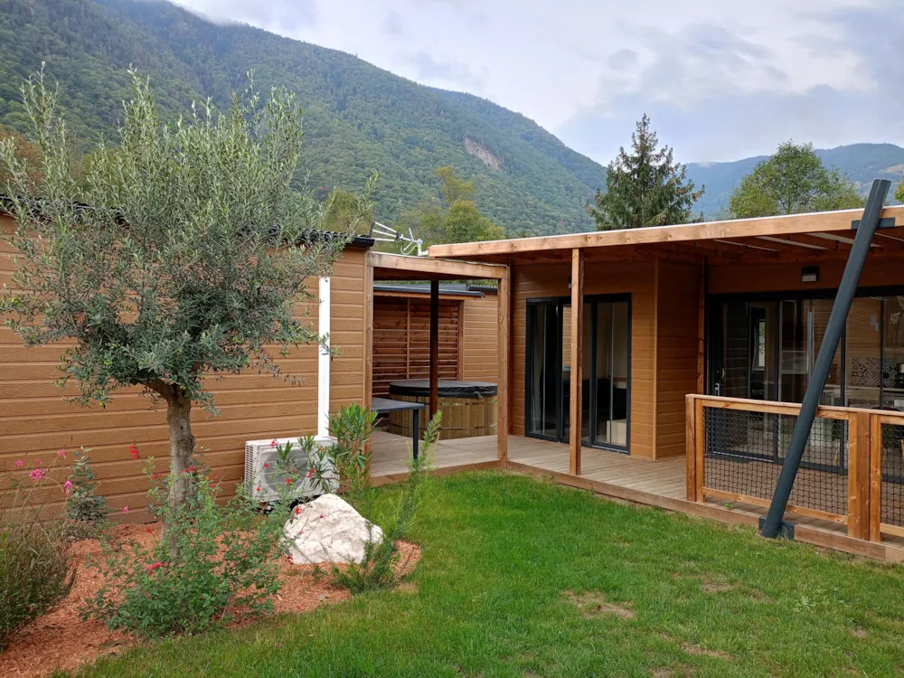 Location - Cottage Premium Spa - 6 Chambres - 6 Salles De Bain + Terrasse Couverte + Clim Réversible + Tv - Flower Camping La Marmotte