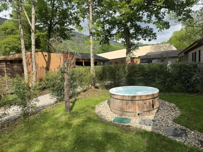 Chalet Spa Confort 35M² - 2 Chambres + Terrasse Couverte + Clim Réversible + Tv