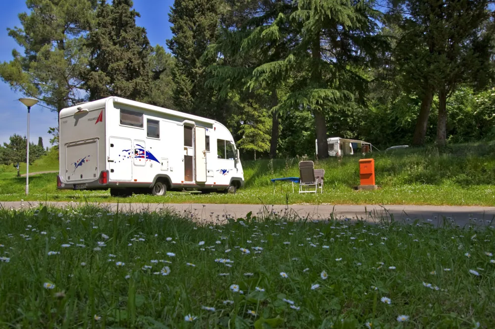 Emplacement - Emplacement  Standard, Xl, Ombre Zone 2 - Camping Adria