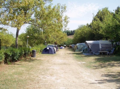 Pitch: car + tent/caravan or camping-car + electricity + water — 2