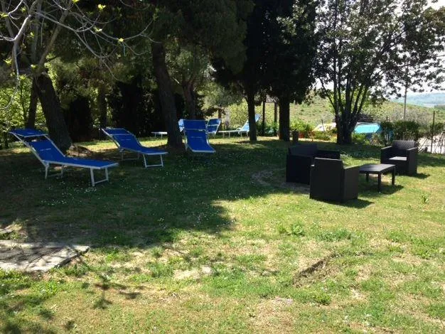 Emplacement: Voiture + Tente/Caravane Ou Camping-Car + Électricité +Eau