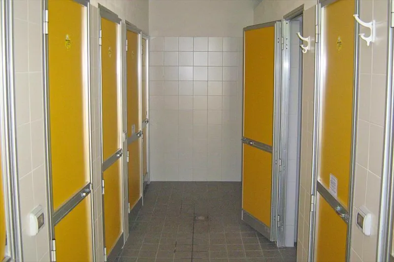 Emplacement: Voiture + Tente/Caravane Ou Camping-Car + Électricité +Eau