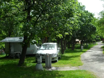 Stellplatz - Pauschale Standard : Stellplatz + Auto - Camping L'Enclave