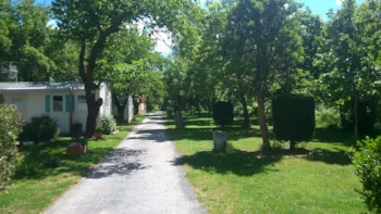 Stellplatz - Stellplatz Komfort - Camping L'Enclave