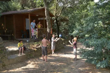 Mietunterkunft - Chalet Bois 2 Pers 18M² -  Halbüberdachte Terrasse - Camping Les Albères