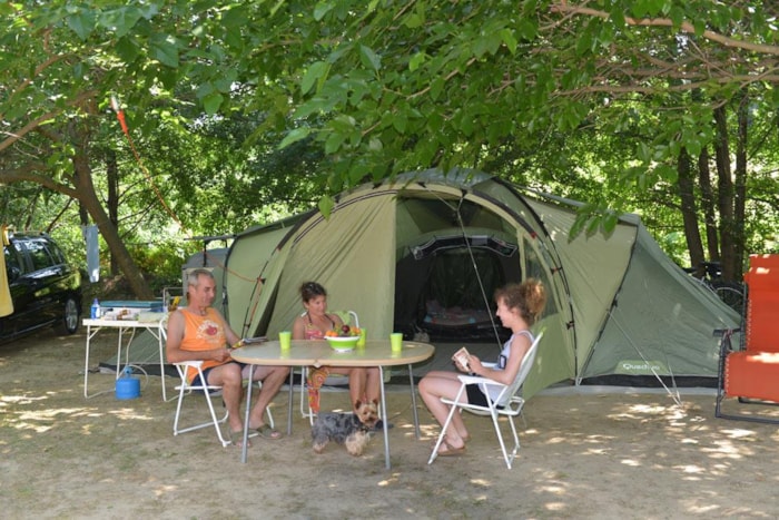 Forfait 3 : Empl Tente Ou Caravane Ou Camping-Car + Véhicule + Élect 16A (Frigo + Bbq+Wifi+2 Velos)