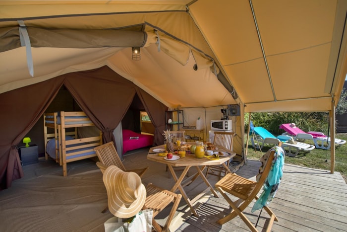 Tente Natura 25M² - 2 Chambres - Terrasse Semi-Couverte / Sans Sanitaires Privés (3 Ans)