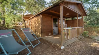 Mietunterkunft - Chalet Bois 2 Pers 18M² -  Halbüberdachte Terrasse - Camping Les Albères
