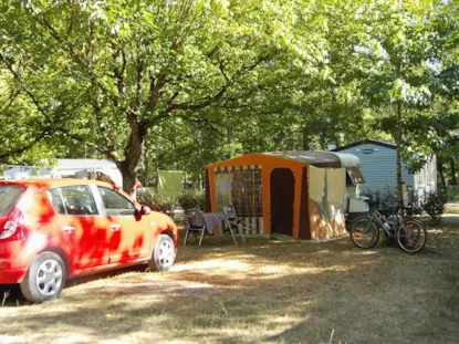 Piazzola Confort (2 Persone / 1 Tenda O Roulotte + 1 Auto, O 1 Camper / Elettricità 10A)