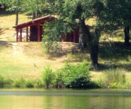 Location - Chalet Espace Premium 2 Chambres 35 Ou 40M², Avec Terrasse Couverte 20M² - Bord De Lac - Camping Naturiste du Lac de Lislebonne