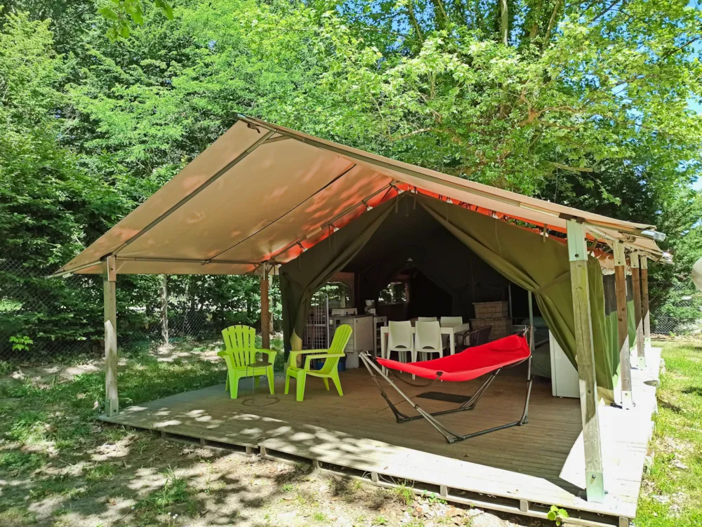 Accommodation - Tent Lodge 37M² 2 Bedrooms, With Covered Terrace (5 Persons And 1 Vehicle Included) - Camping Naturiste du Lac de Lislebonne