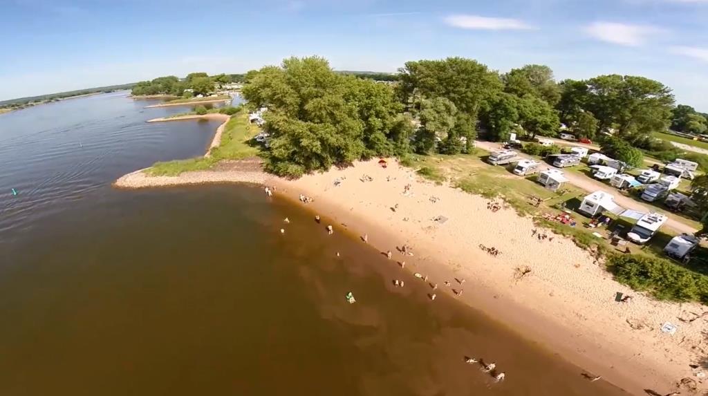 Emplacement - Cycliste Avec Tente Au Bord De La Rivière, 1 Adult Incl. - Camping Stover Strand International Kloodt