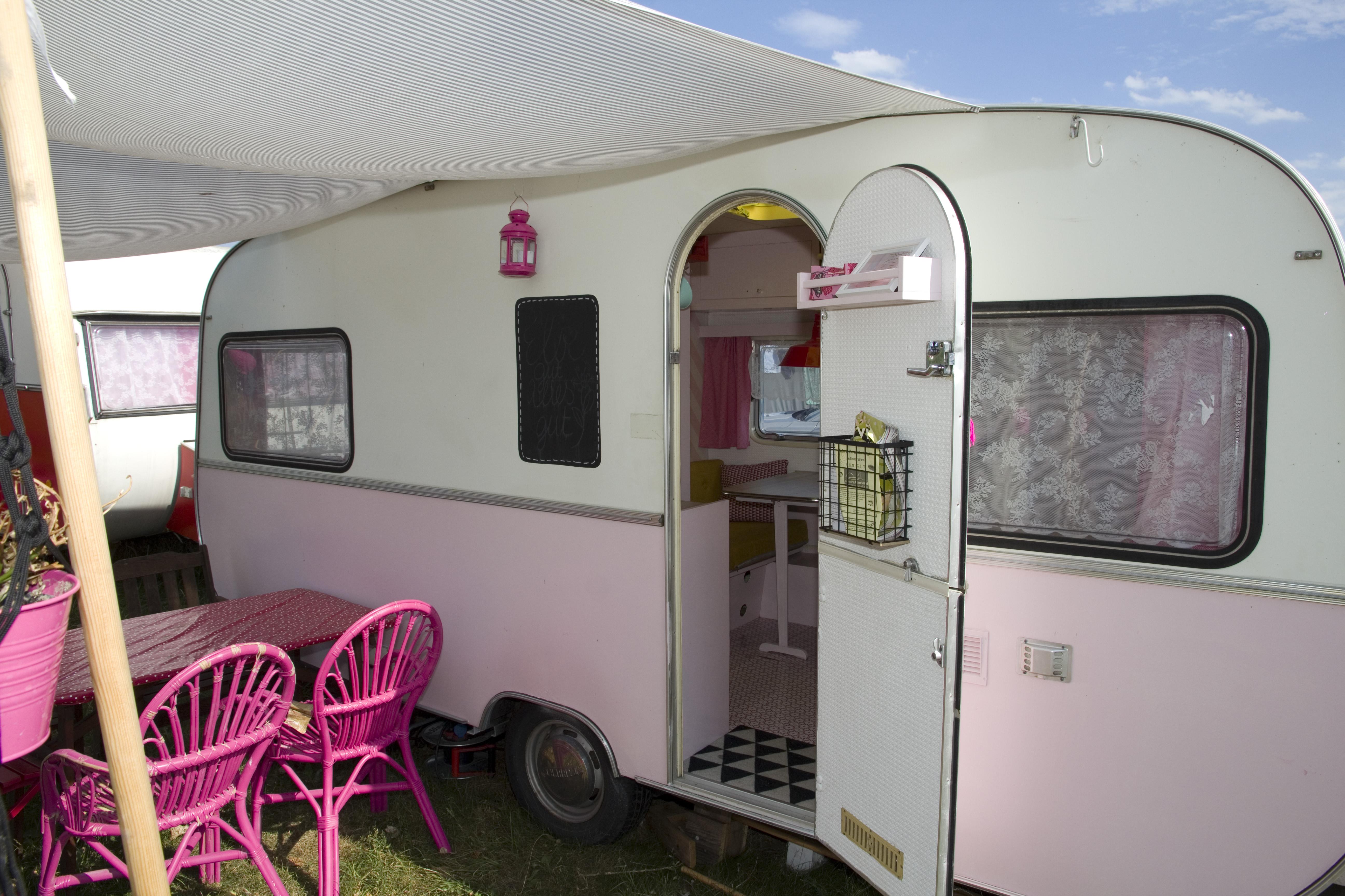 Accommodation - Small Retro Caravan - Campingplatz Stover Strand