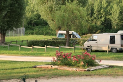 Pitch: car + caravan