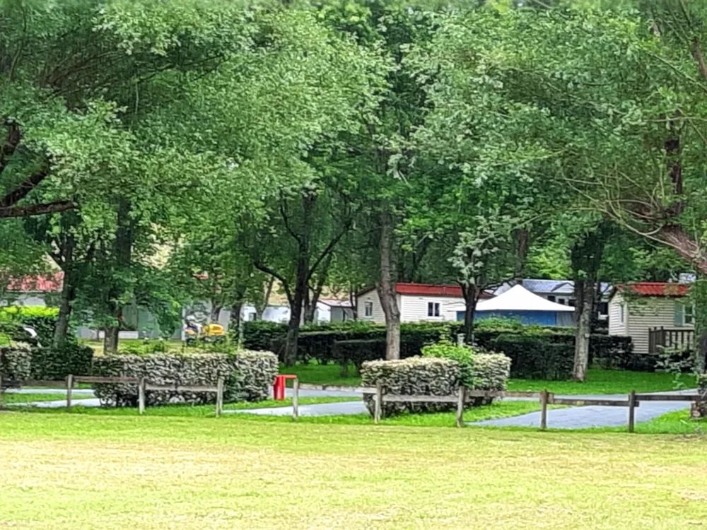 Emplacement - Emplacement Camping-Car Ou Van Aménagé - Domaine du Lac de Neguenou