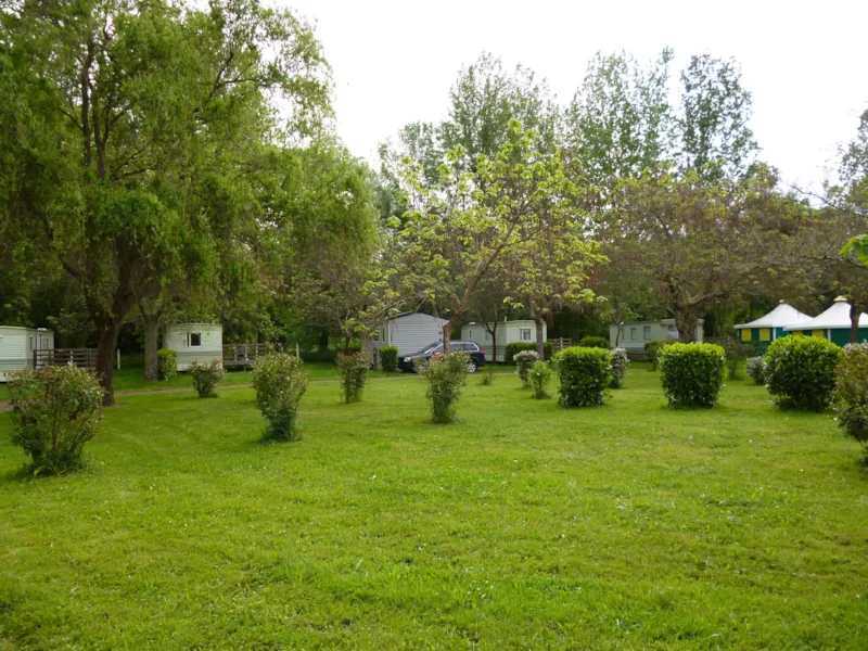 Emplacement Camping Pour Tente, Caravane Ou Camping-Car 10A