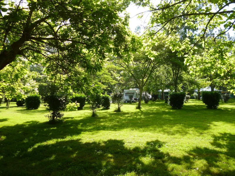 Emplacement Camping Pour Tente, Caravane Ou Camping-Car 10A