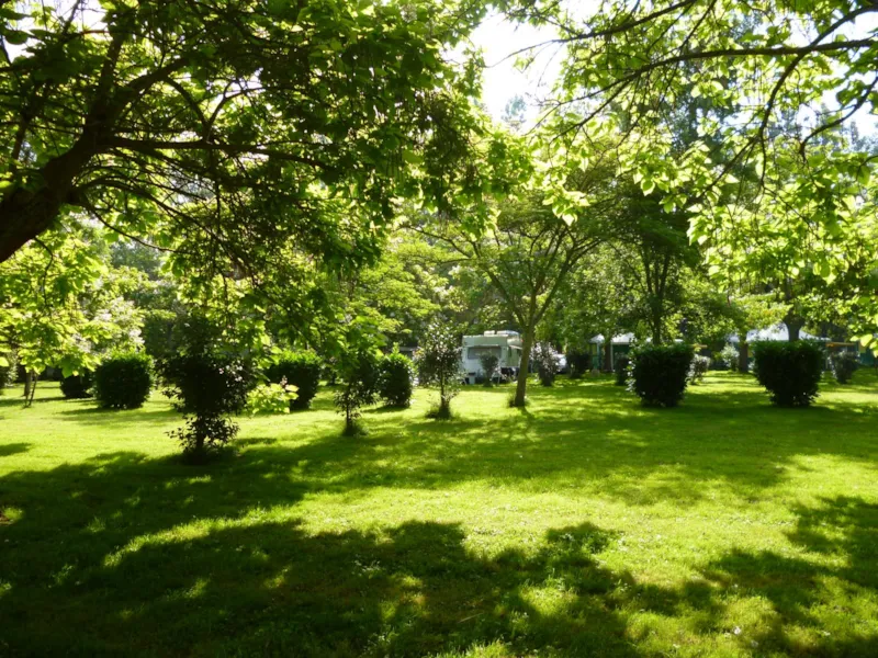 Emplacement Camping Pour Tente, Caravane Ou Camping-Car Sans Électricité