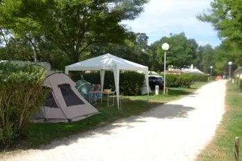 Pitch - Nature Package (1 Pitch / 1 Car) - Flower Camping Les Granges