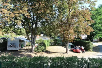Pitch - Hiking Package (1 Tent, Pedestrian Bicycle Or Biker Welcome) - Flower Camping Les Granges