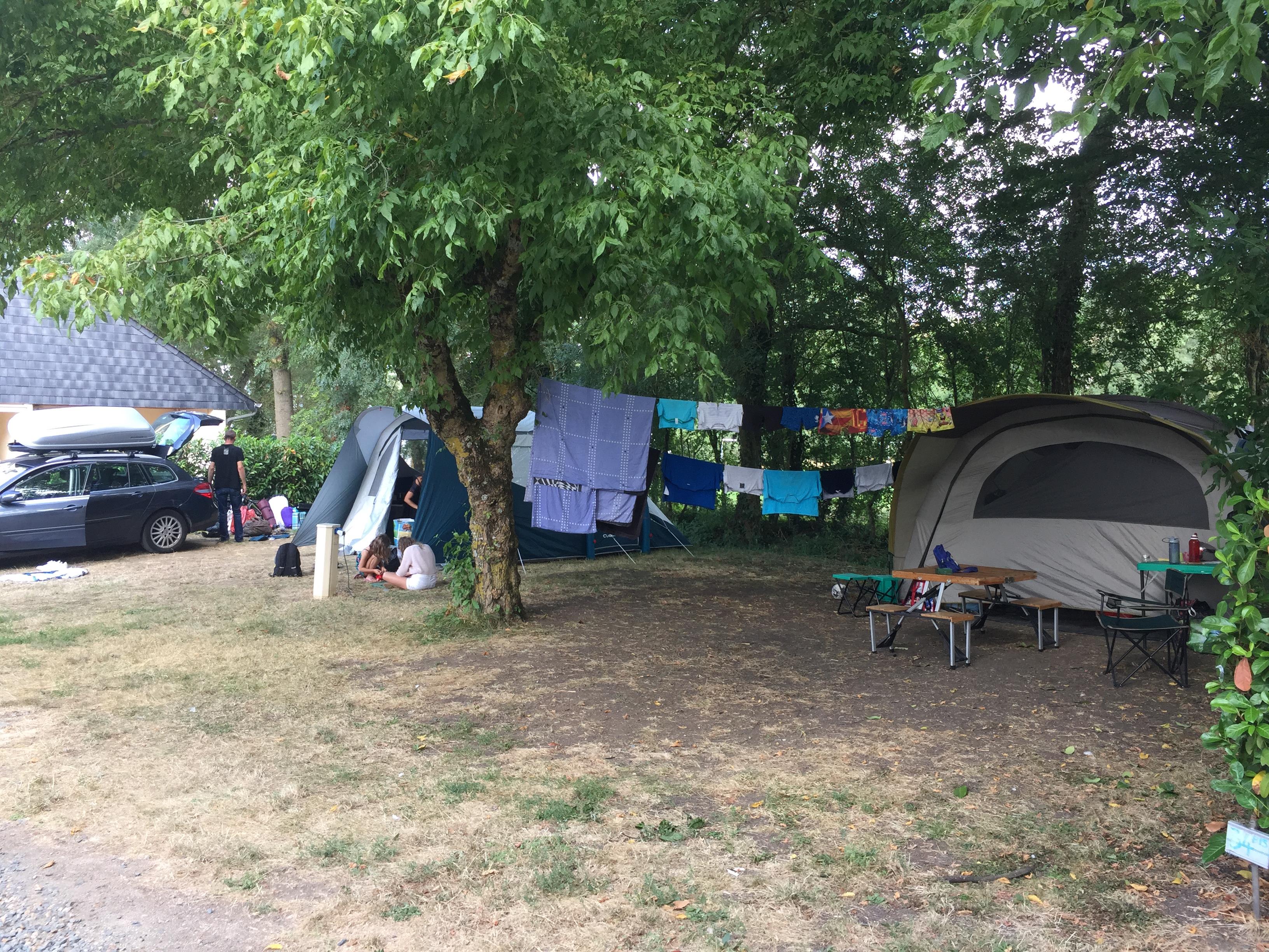 Emplacement - Forfait Nature (1 Emplacement, 1 Voiture) - Camping Les Granges, Luynes
