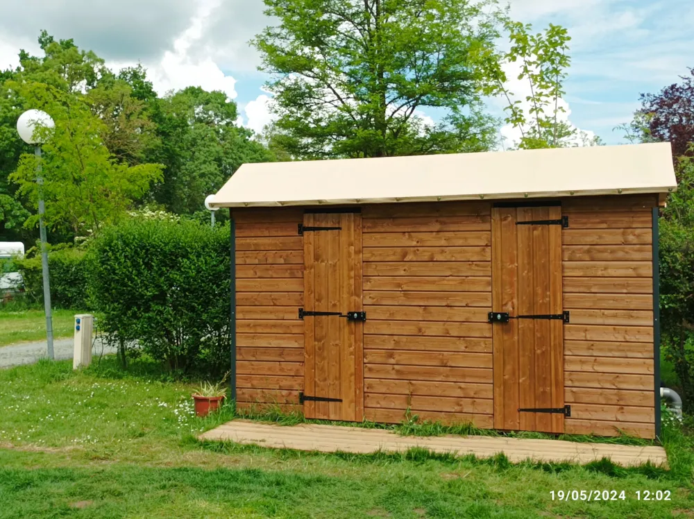 Emplacement - Forfait Premium : Emplacement 10A Équipé D'une Freecamp / - Flower Camping Les Granges