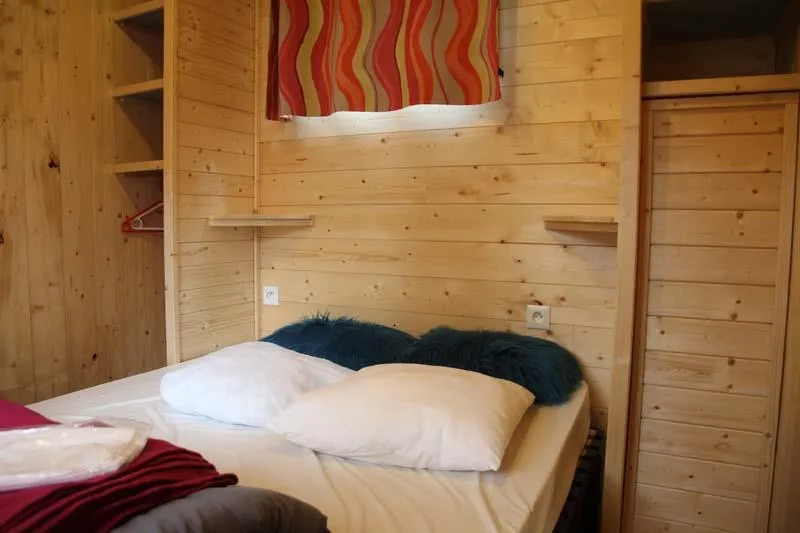 Roulotte - 1 Chambre Et 2 Lits Superposés Dans Le Salon - Avec Douche Et Wc