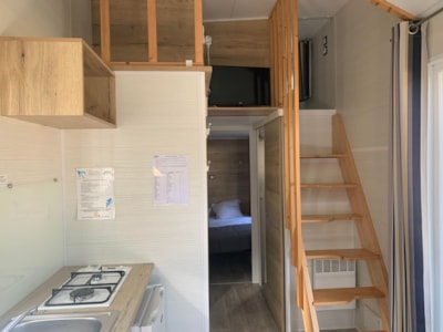 Tiny - 1 bedroom and 2 single beds on mezzanine - with WC and bathroom — 2