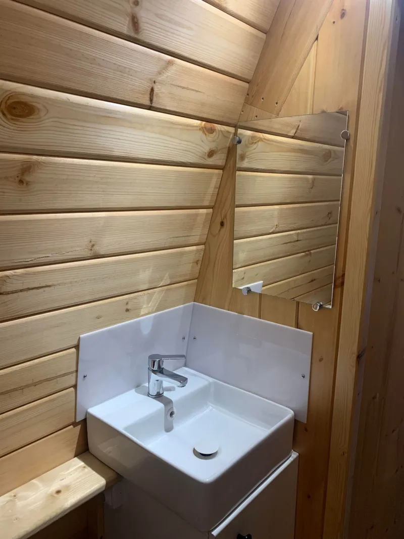 Pod - 1 Chambre Et 1 Lit Double En Mezzanine - Avec Wc Et Sdb