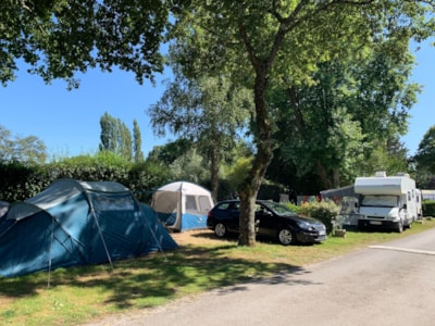 Tent pitch + 1 vehicle (max 6m) - with electricity — 3
