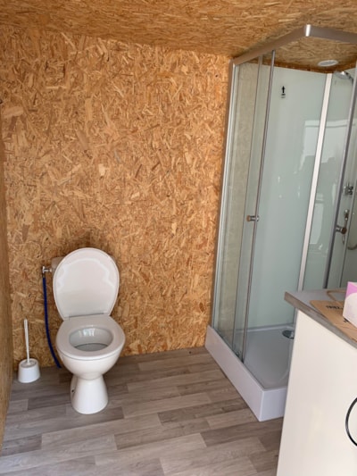 Premium + pitch with kitchenette and private sanitary facilities — 5