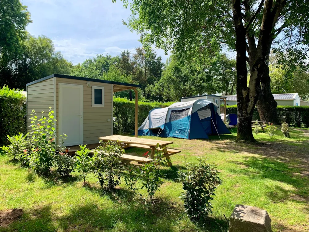 Emplacement - Emplacement Premium Avec Kitchenette Et Sanitaire Privatif - Camping L'Étang du Pays Blanc