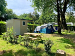 Stellplatz - Empl Premium Avec Kitchenette Et Sanitaire Privatif - Camping L'Étang du Pays Blanc