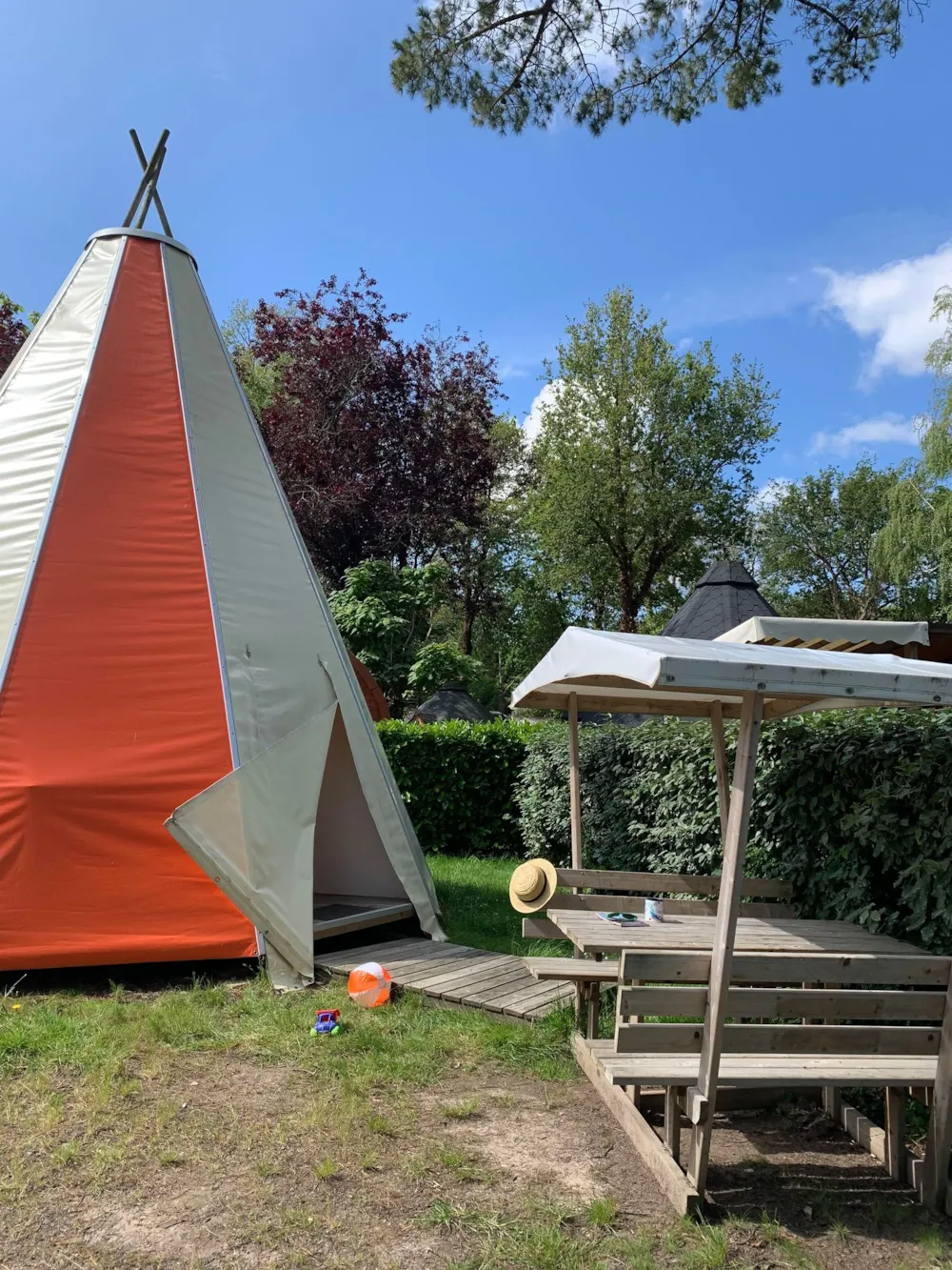 Location - Tipi - 2 Chambres - Avec Wc Et Sdb - Camping L'Étang du Pays Blanc
