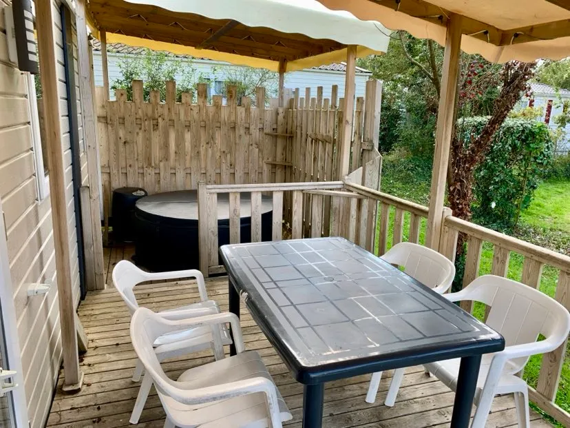 Location - Mobil-Home Bien Etre 2 Chambres Avec Lave Vaisselle Et Spa Privatif - Samedi - Camping L'Étang du Pays Blanc