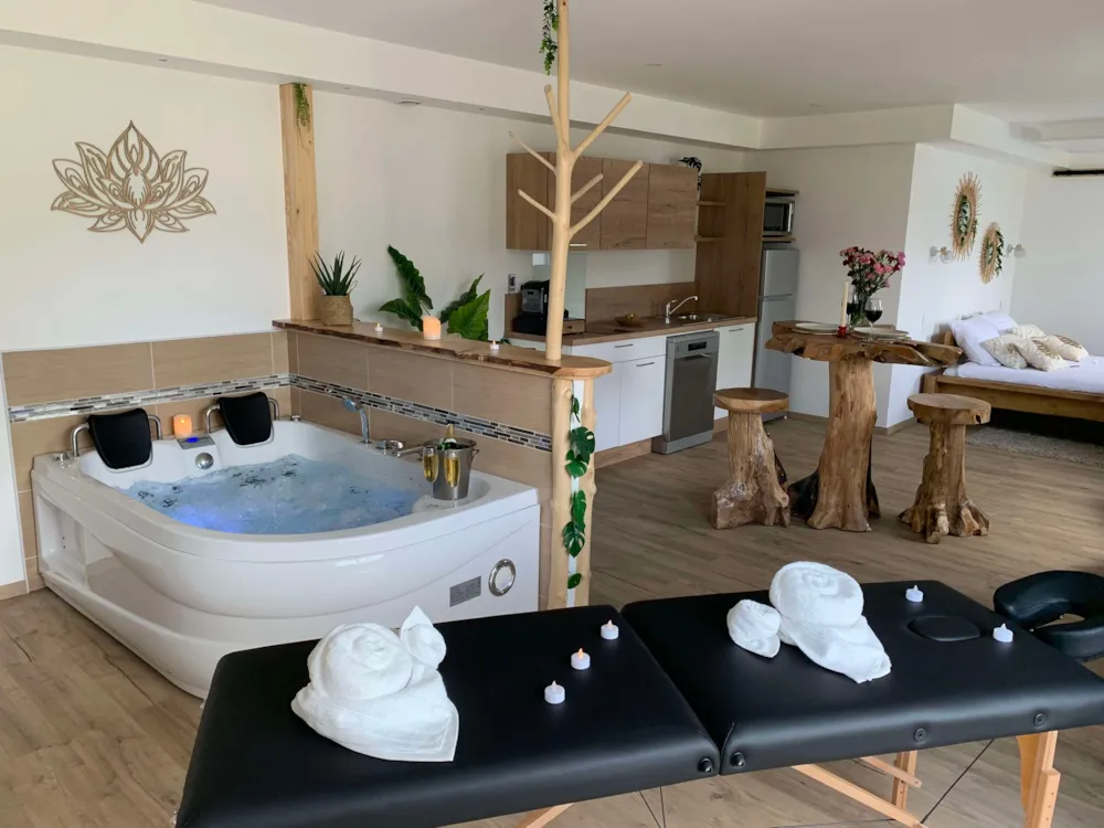 Location - Gîte L'escapade Pour Deux Personnes Avec Baignoire Balnéo - Camping L'Étang du Pays Blanc