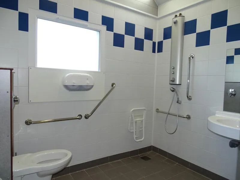 Forfait Emplacement Avec Électricité 10A (1 Caravane Ou 1 Tente + 1 Voiture Ou 1 Camping-Car)