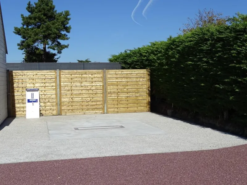 Forfait Emplacement Avec Électricité 10A (1 Caravane Ou 1 Tente + 1 Voiture Ou 1 Camping-Car)