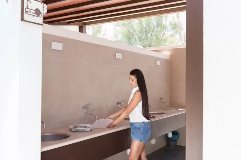 Comfort Pitch (Water And Drainage) + 6 Amp Electric