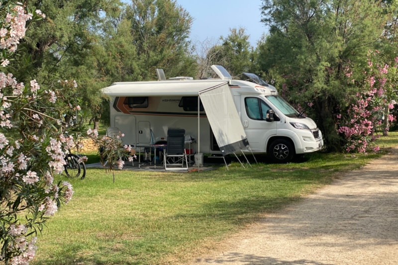 Comfort Pitch XL (water and drainage) + 6 amp electric