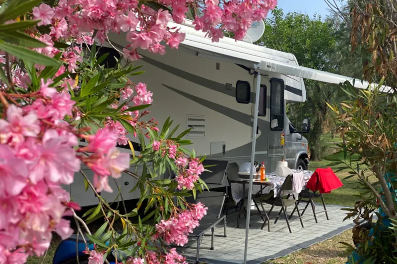 Comfort Pitch Xl (Water And Drainage) + 6 Amp Electric