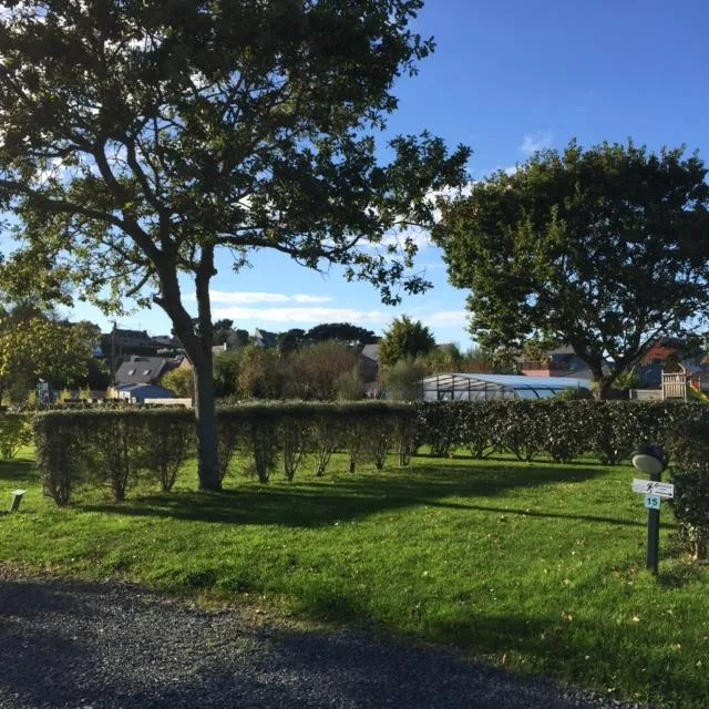 Forfait Confort (1 Tente, Caravane Ou Camping-Car / 1 Voiture / Électricité 16A)