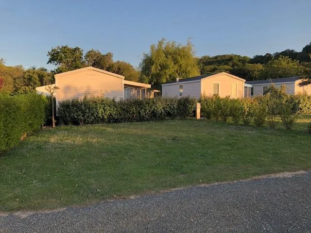 Emplacement Forfait Privilege (16 A - Eau- Vidange) 100 M²